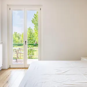 Trendy Aparment With Garage Right By The Apartment